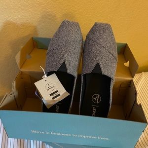 NWT In-box Toms